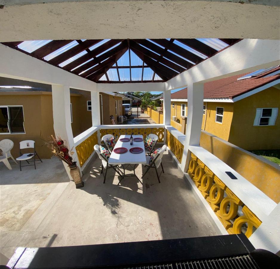 Paradise Villa Shared Onsite Private Pool Onsite Gym Ocho Rios Zewnętrze zdjęcie